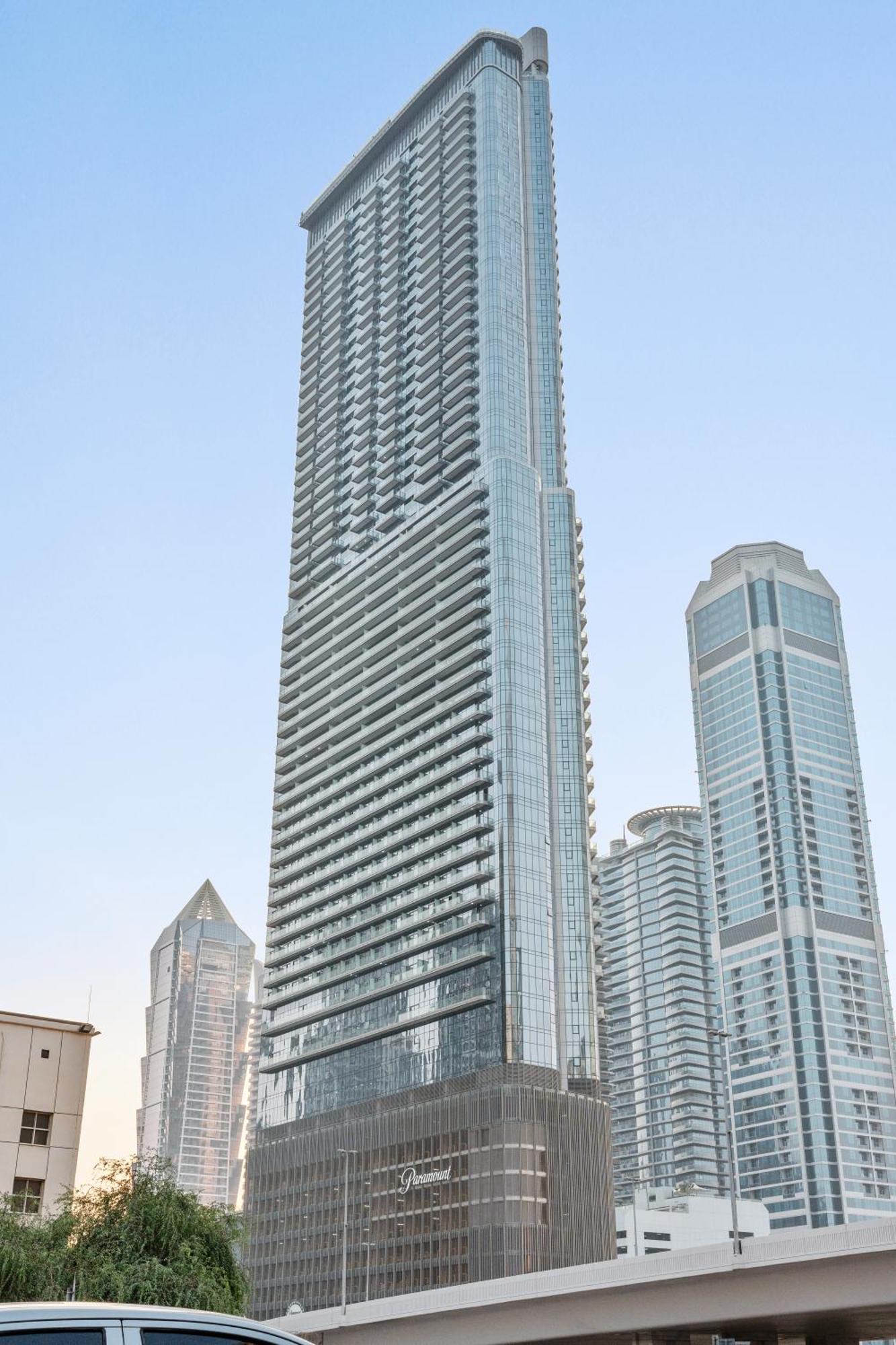Amazing 64th Floor Infinity Pool With Burj Khalifa Views 2br In Paramount Midtown Apartment