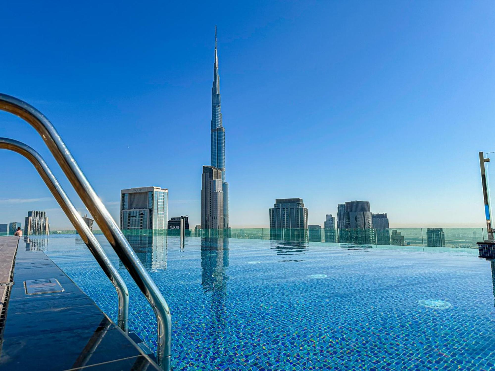 Amazing 64th Floor Infinity Pool With Burj Khalifa Views 2br In Paramount Midtown * Dubai