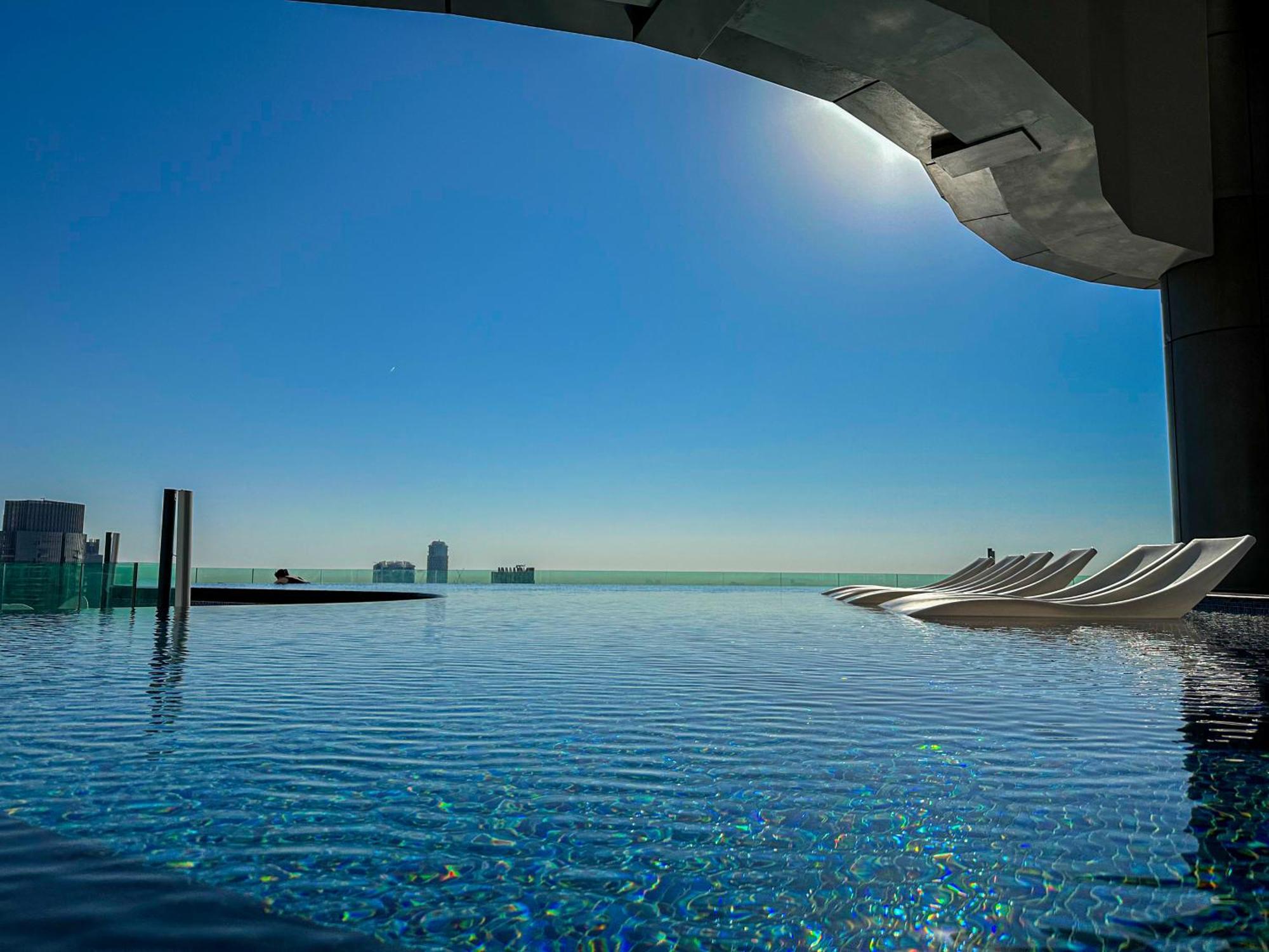 Amazing 64th Floor Infinity Pool With Burj Khalifa Views 2br In Paramount Midtown