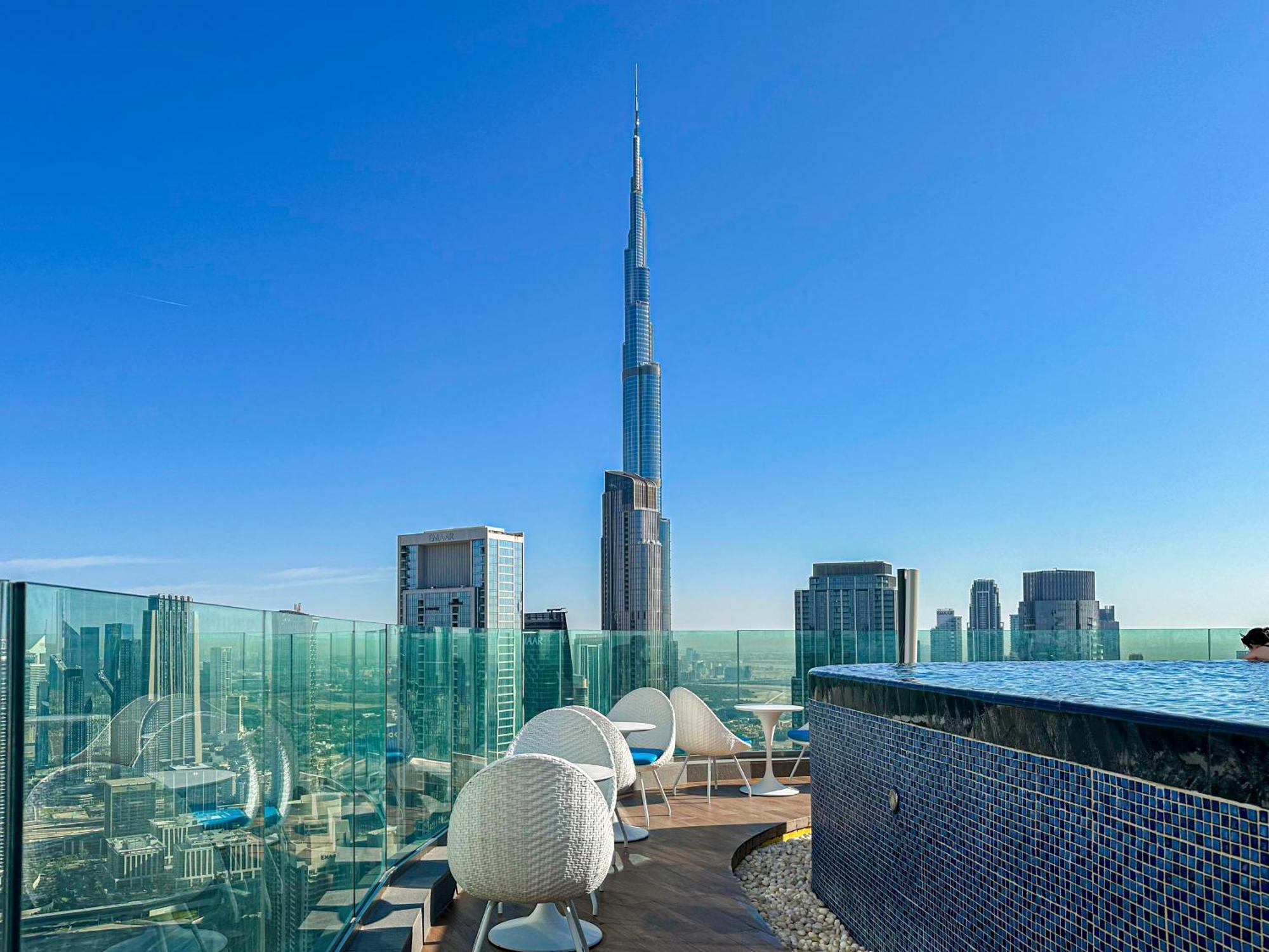 Amazing 64th Floor Infinity Pool With Burj Khalifa Views 2br In Paramount Midtown Dubai