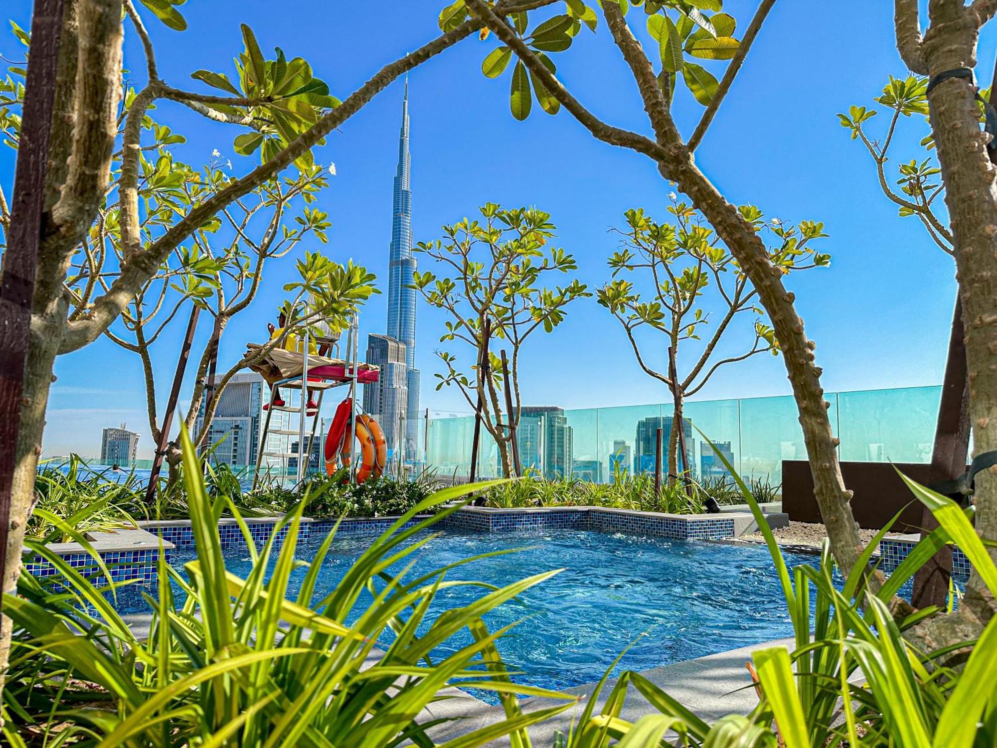Amazing 64th Floor Infinity Pool With Burj Khalifa Views 2br In Paramount Midtown Apartment Dubai