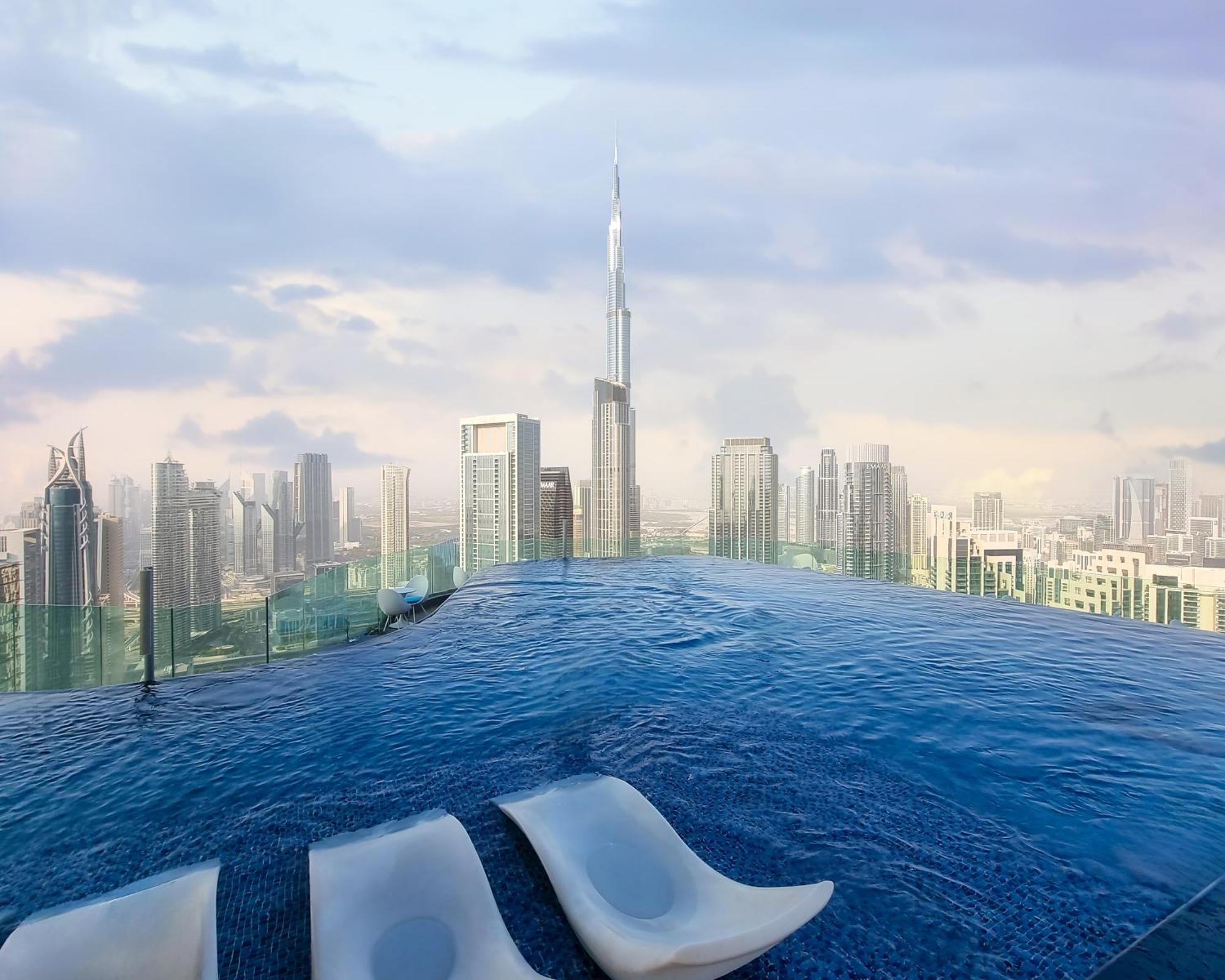 Amazing 64th Floor Infinity Pool With Burj Khalifa Views 2br In Paramount Midtown