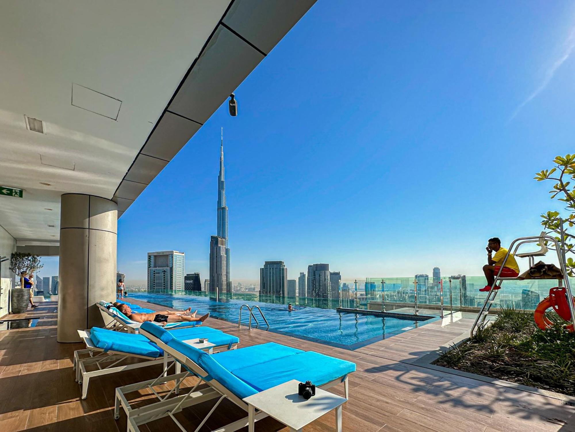 Amazing 64th Floor Infinity Pool With Burj Khalifa Views 2br In Paramount Midtown Dubai