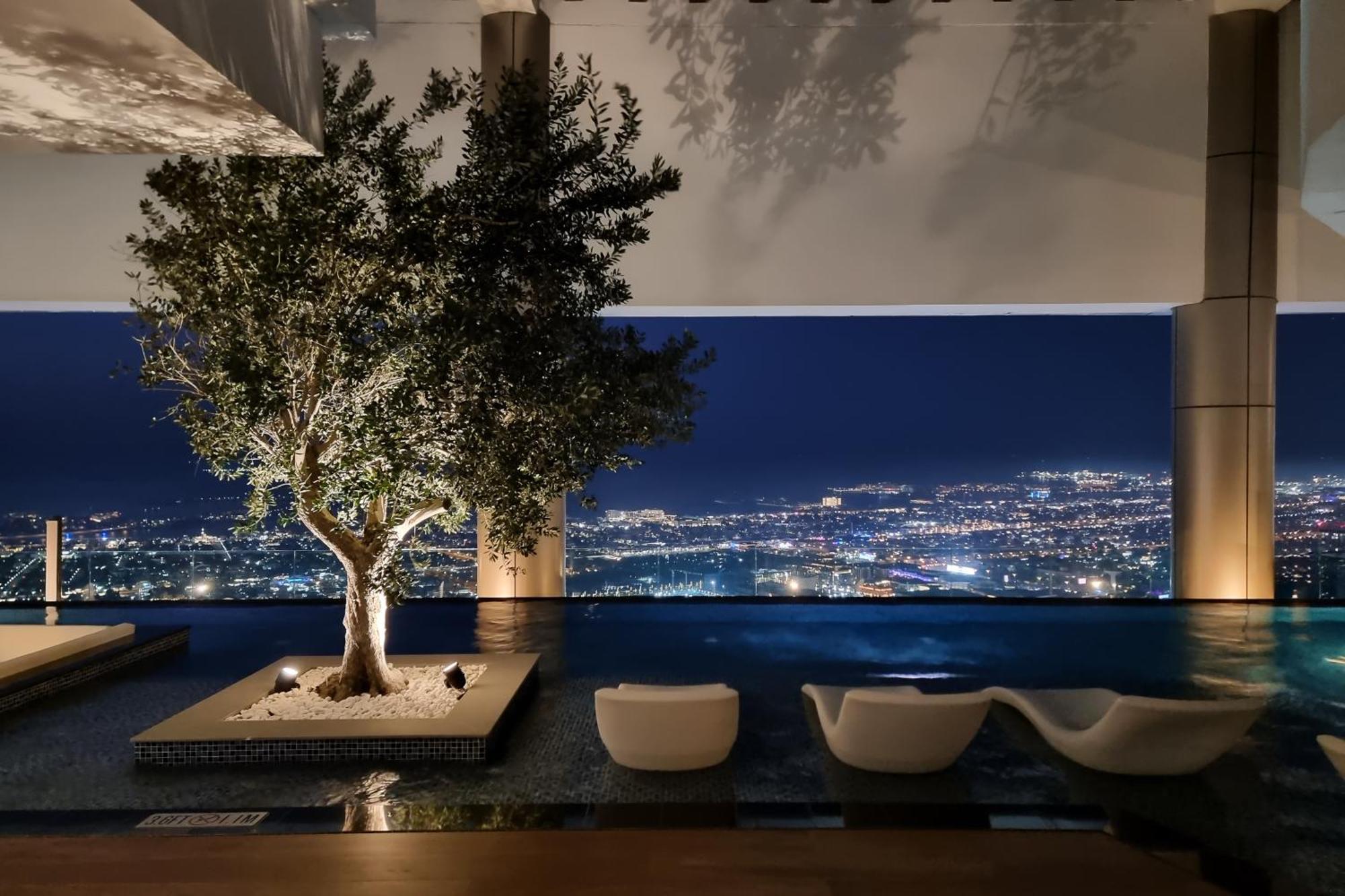 Amazing 64th Floor Infinity Pool With Burj Khalifa Views 2br In Paramount Midtown *
