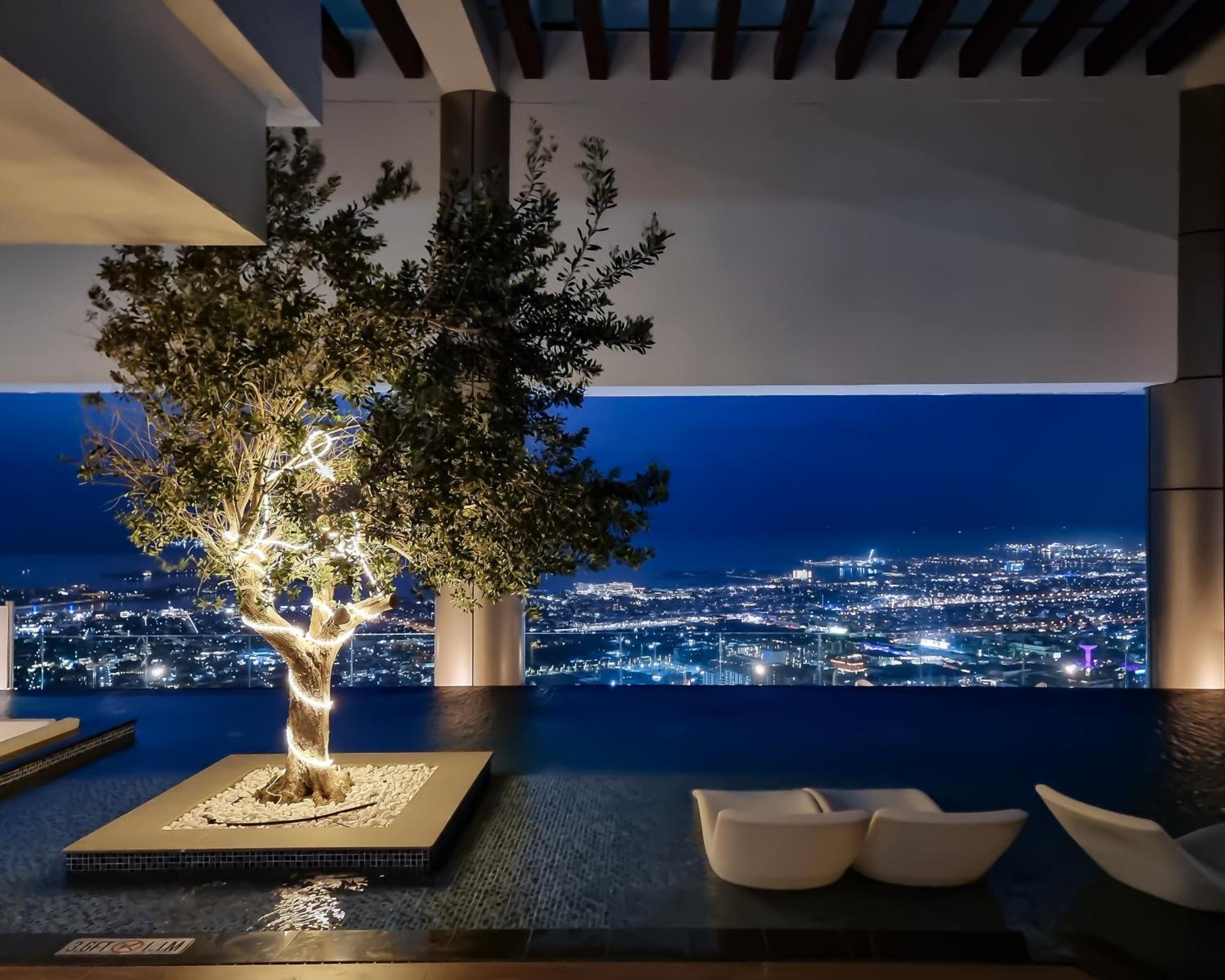 Amazing 64th Floor Infinity Pool With Burj Khalifa Views 2br In Paramount Midtown Apartment Dubai