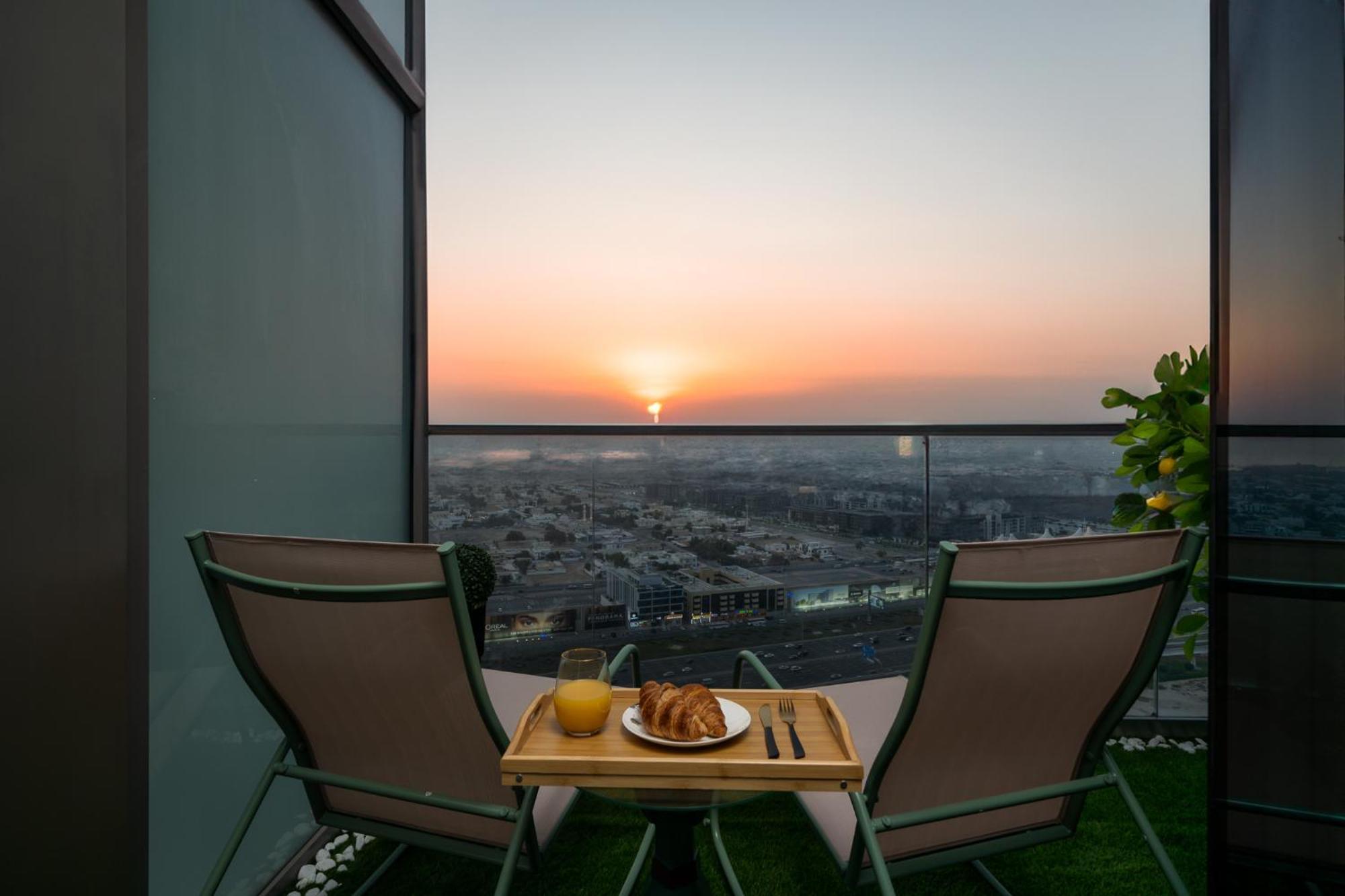 Amazing 64th Floor Infinity Pool With Burj Khalifa Views 2br In Paramount Midtown